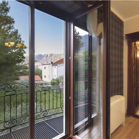 5 bedroom bayside villa with pool near Kotor, sleeps 12